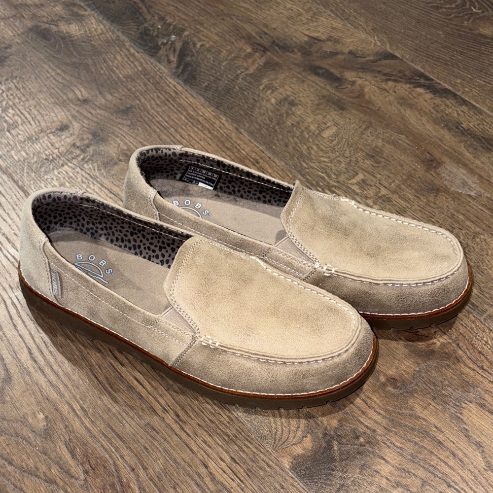 Skechers BOBS 8085 Suede Slip On Loafers Taupe Memory Foam Women’s 9